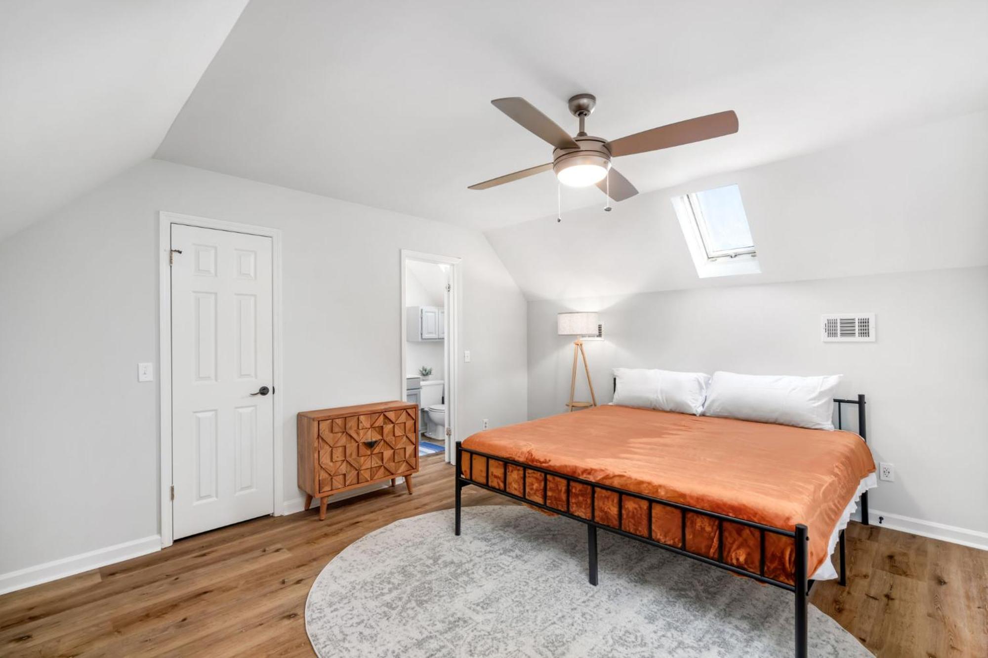 Remodeled And New - Walk To Downtown Auburn Apartment Exterior foto
