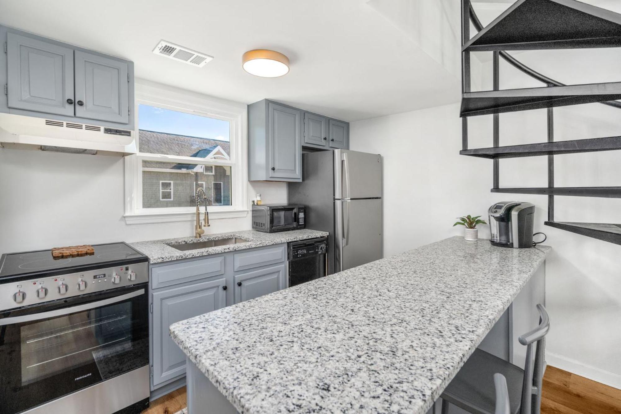 Remodeled And New - Walk To Downtown Auburn Apartment Exterior foto